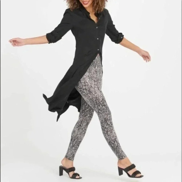 SPANX Faux Leather Snake Shine Leggings NWOT B68 - Picture 1 of 4